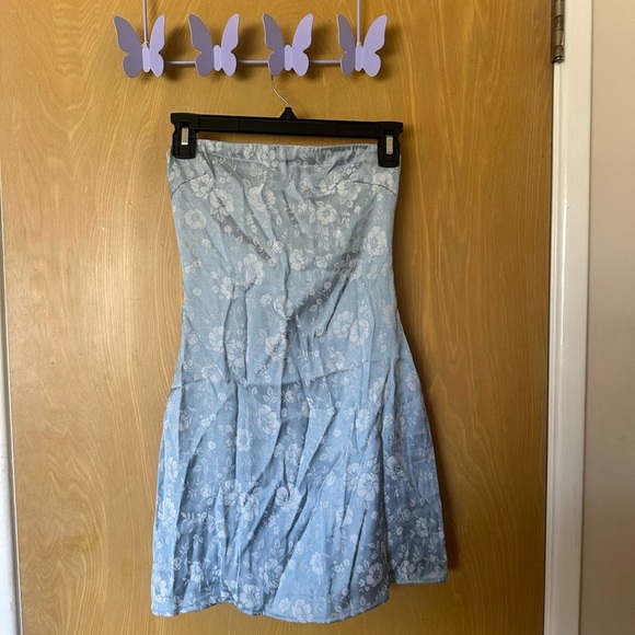 Princess Polly Ramie Strapless Mini Dress Blue
Strapless Blue Floral Dress - Picture 2 of 4